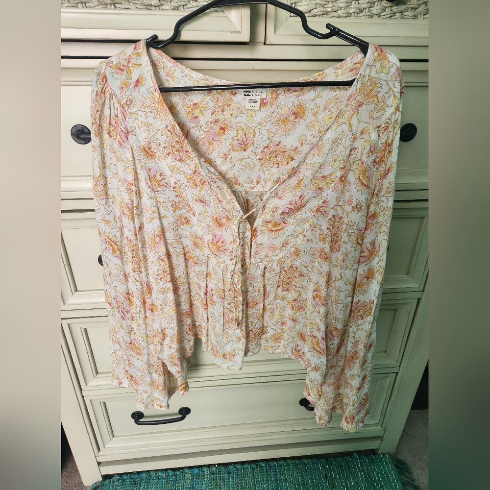 Billabong Flowy Allover Floral Bel Sleeve Peasant Blouse Flawed Size Large
